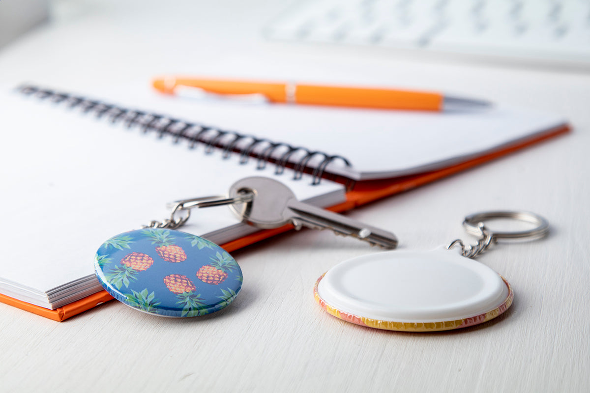 KeyBadge Mini műanyag kitűzős kulcstartó fehér – Dekormunka – további kép 5