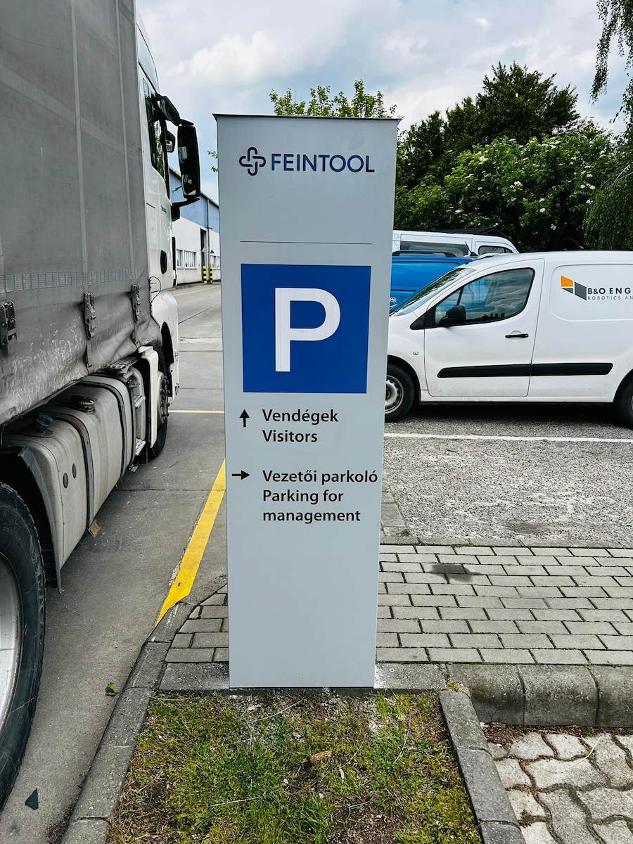 Reklámtábla, cégtábla több méretben és alapanyagból