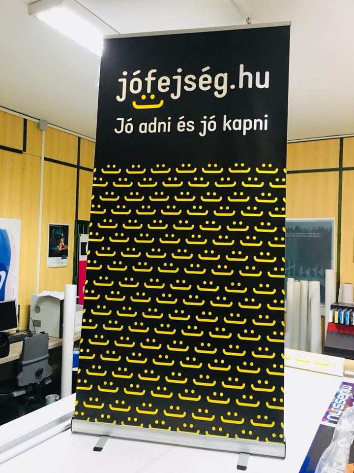 Roll-up banner nyomattal és szerkezettel, Standard és Exclusive kivitelben